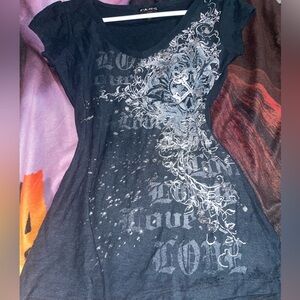 2000s gothic sparkly tee🖤